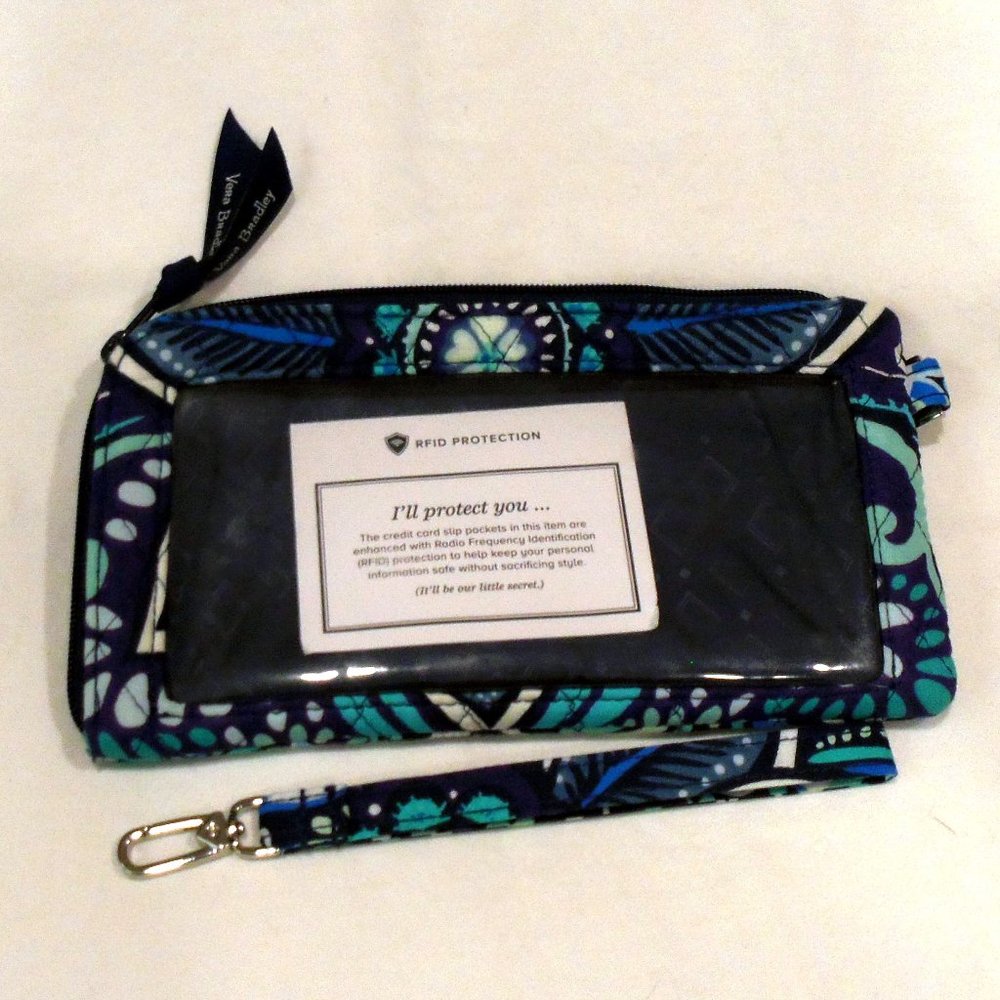 Vera Bradley Blue Island Medallion RFID Tech Phone Display Wristlet NWT